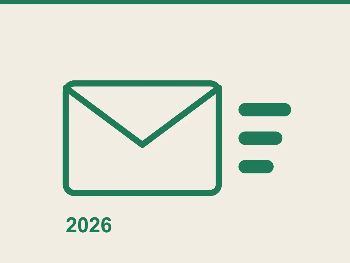 Ein Briefumschlag-Symbol neben drei gestapelten Listenbalken, darunter die Jahreszahl 2026
